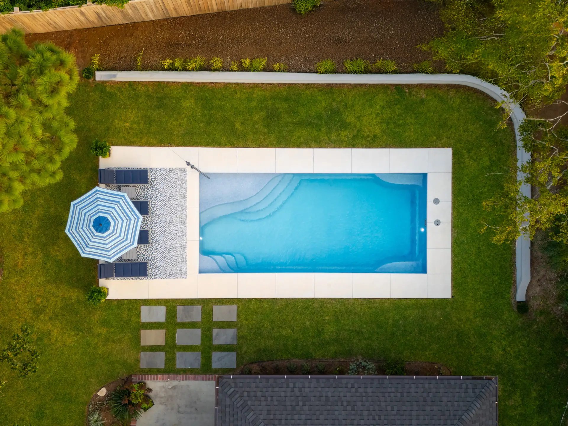 Compact pool with sun shelf, Heritage Pools project