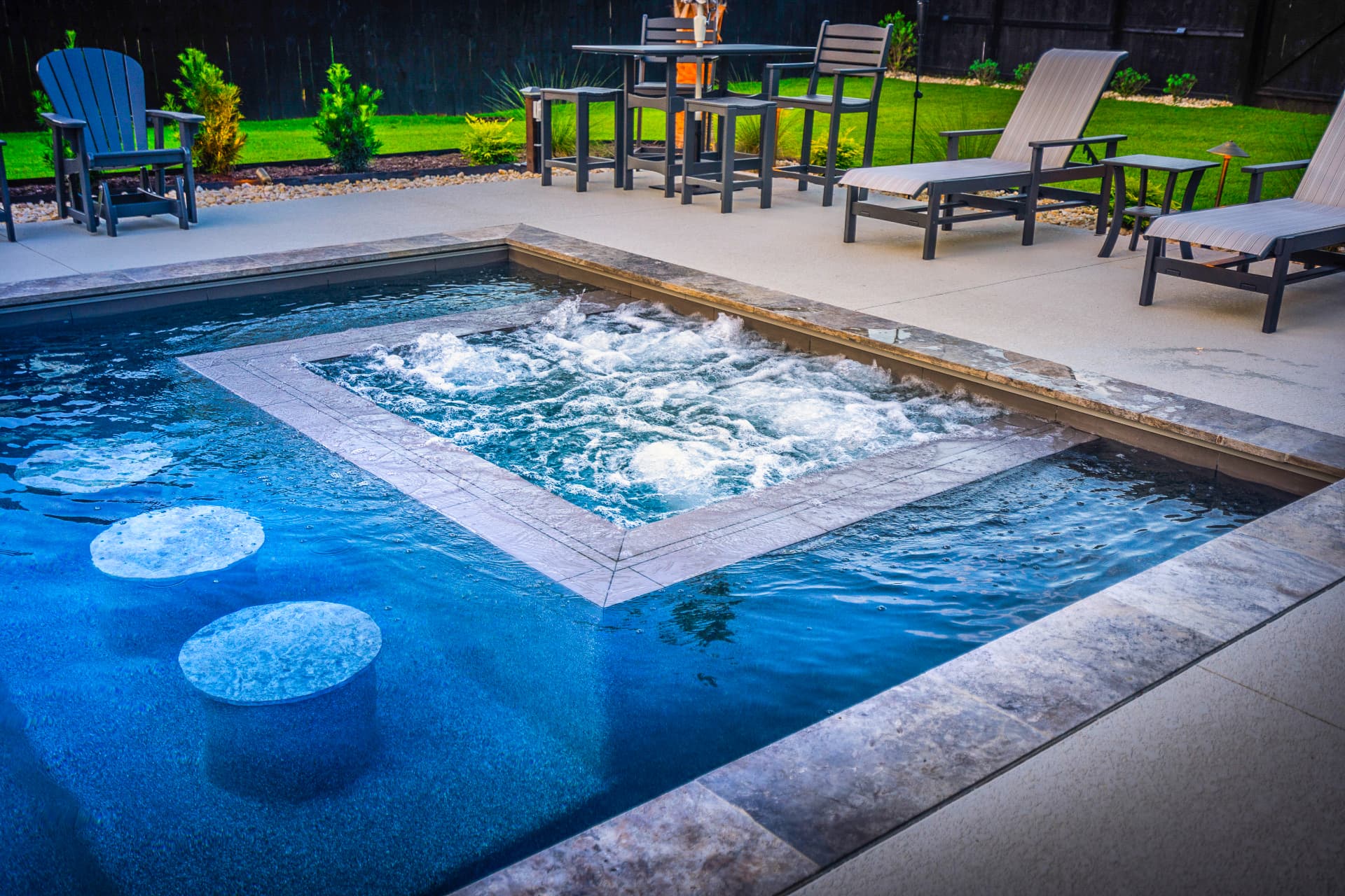 Spa with swim-up seating, Heritage Pools project