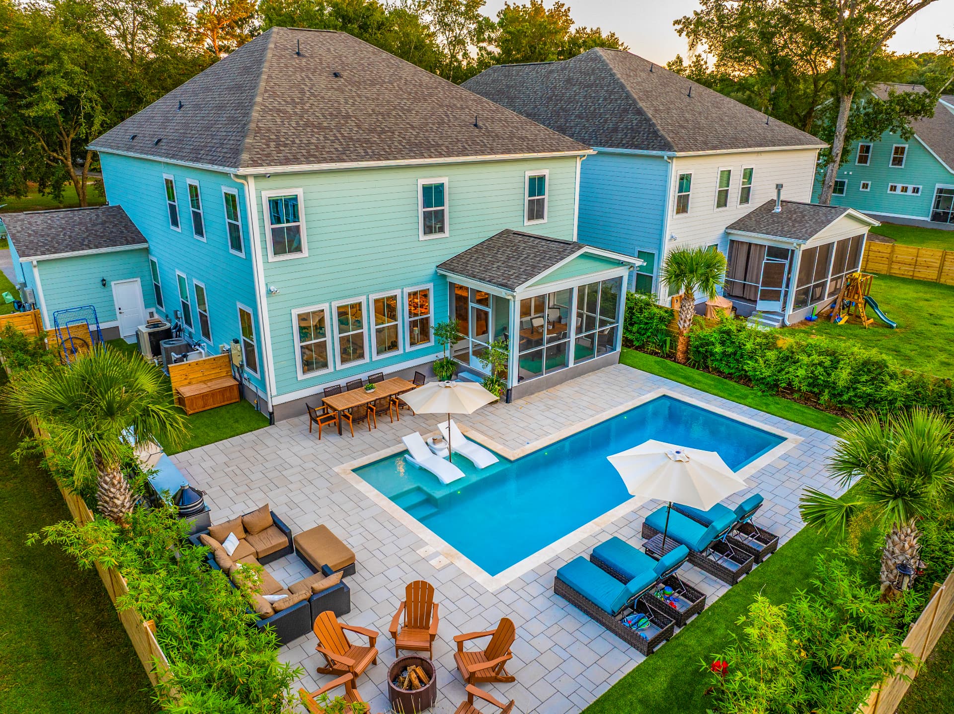 Family backyard with sun shelf, Heritage Pools project