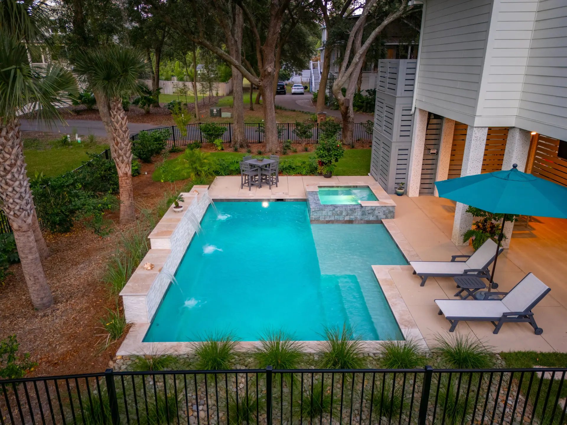 Pool and spa with sun shelf, Heritage Pools project